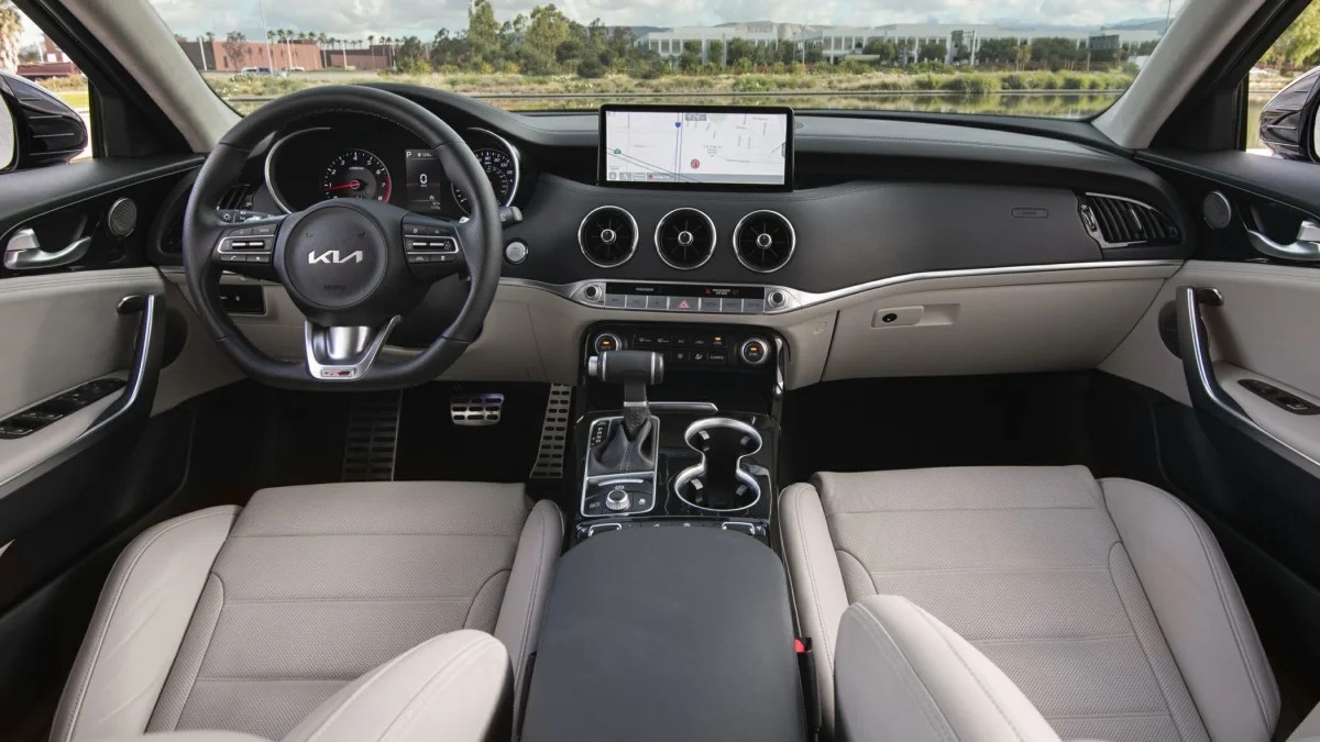 Kia Stinger 3.3 Twin-Turbo V6 AWD GT Interior