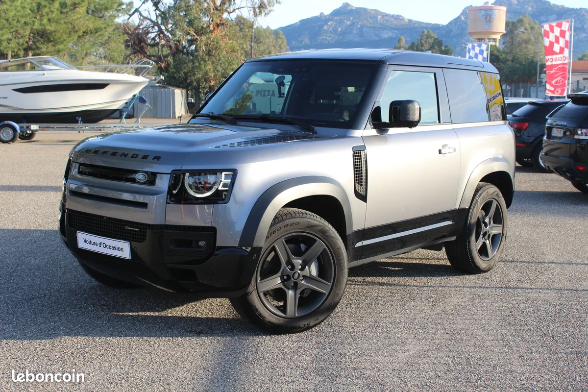 Land Rover Defender 90 D250 S Čelní pohled