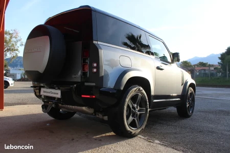 Náhled Land Rover Defender 90 D250 S Zadní pohled