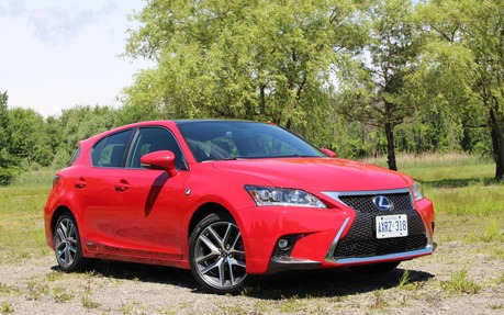 Lexus CT 200h Hybrid Ultimate Edition Čelní pohled