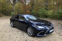 Náhled Lexus ES 300h Comfort Line Čelní pohled