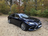 Lexus ES 300h Comfort Line Čelní pohled