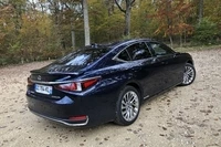 Náhled Lexus ES 300h Comfort Line Zadní pohled