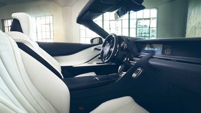 Lexus LC 500 Convertible Interiér