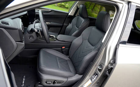 Lexus NX 300h AWD Premium Interiér