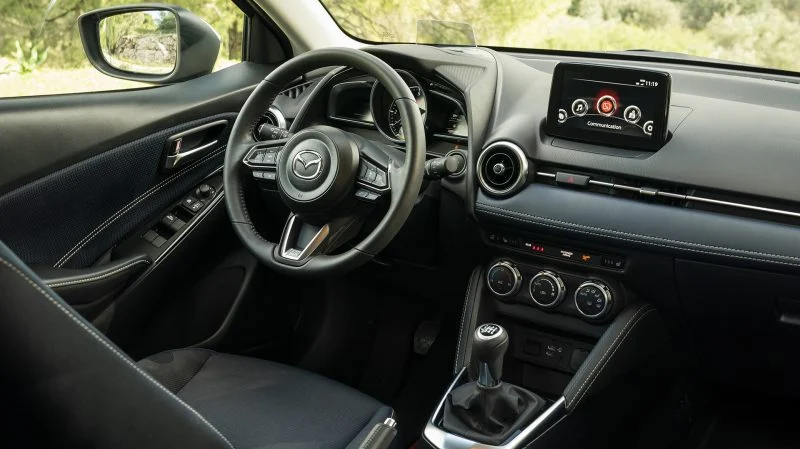 Mazda 2 SkyActiv-G 90 Style Selected Interiér