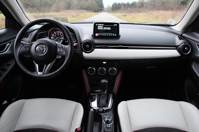 Mazda CX-3 SkyActiv-G 121 Signature Interiér