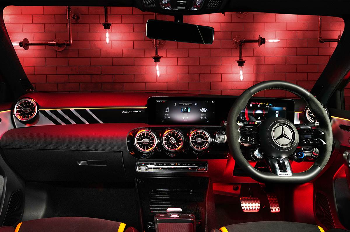 Mercedes-Benz A 250 E Business Solution AMG Innere