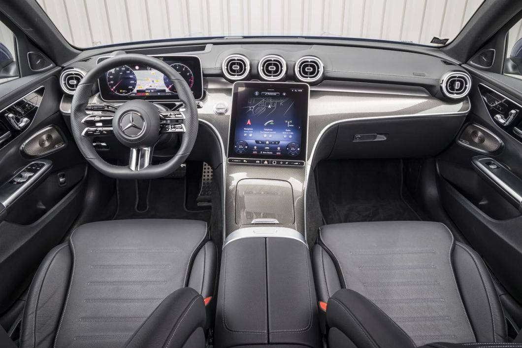 Mercedes-Benz A 250 E Business Solution AMG Interiér