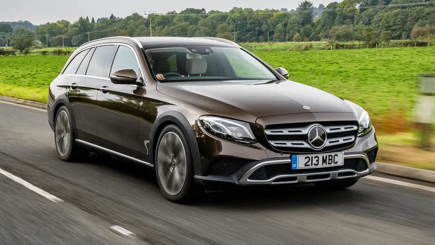 Mercedes-Benz E 400 D 4MATIC All-Terrain Čelní pohled
