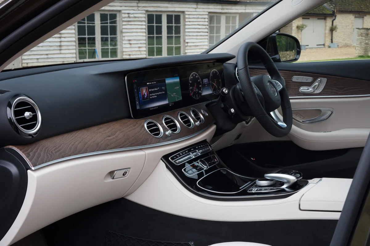 Mercedes-Benz E 400 D 4MATIC All-Terrain Interiér