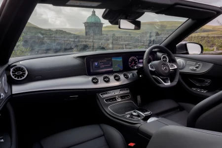 Náhled Mercedes-Benz E 200 Cabriolet Interiér