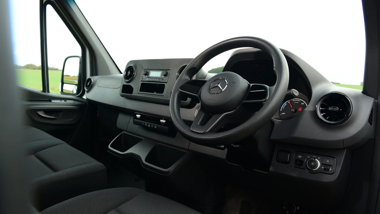 Mercedes-Benz ESprinter GB L2 Interiér