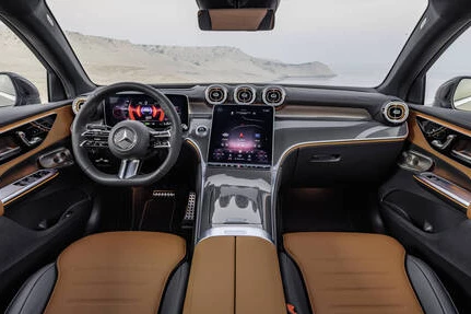 Náhled Mercedes-Benz GLC 300 E 4MATIC Coupe Business Solution AMG Interiér