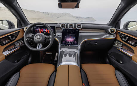 Mercedes-Benz GLC 300 E 4MATIC Coupe Business Solution AMG Interiér