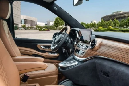 Miniaturansicht von Mercedes-Benz V 300 D 4MATIC Extra Lang Edition Innere