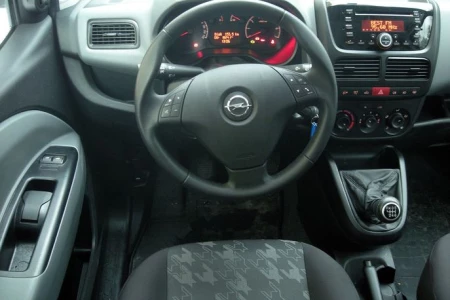 Náhľad Opel Combo Tour L1H1 1.2 Turbo 130hp Edition Interiér