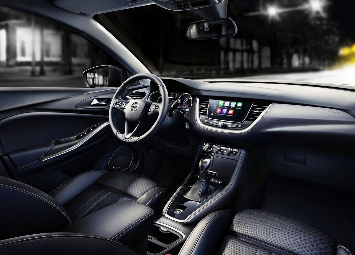 Opel Grandland X 1.6 Turbo Hybrid4 300hp Business Elegance Interiér
