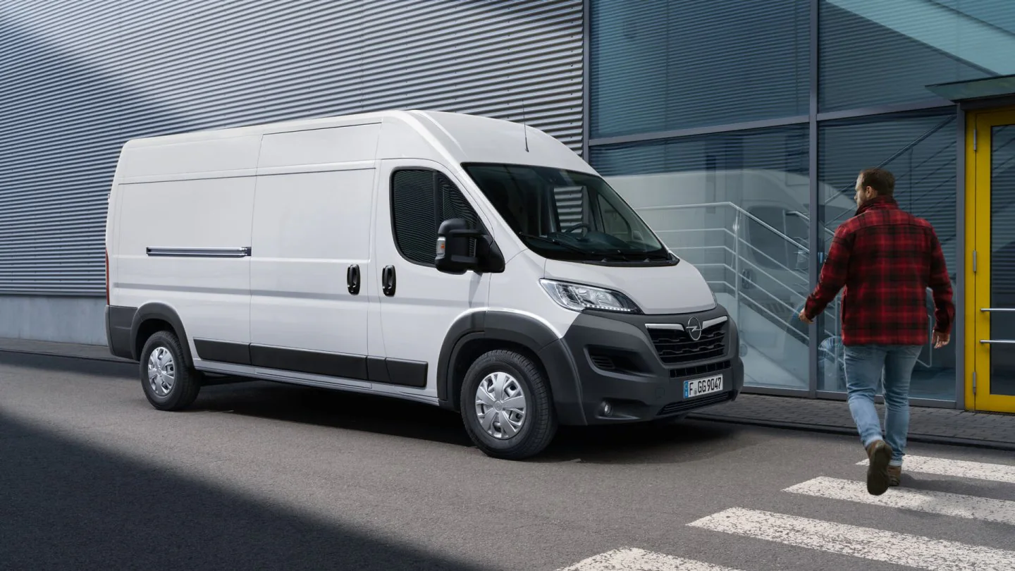 Opel Movano L2H2 2.3 Turbo Diesel 150 Front view