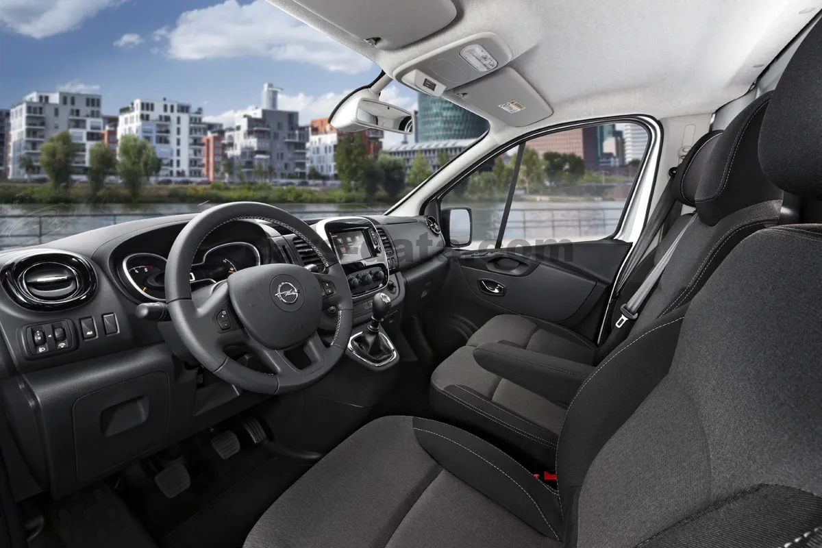 Opel Vivaro Combi L3H1 2.0 Diesel 122hp Interiér