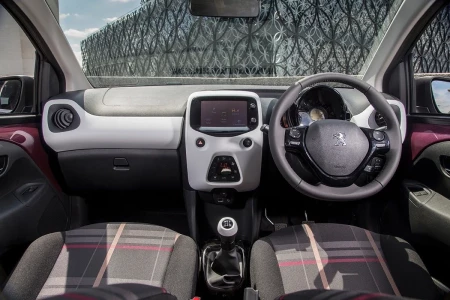 Miniaturansicht von Peugeot 108 Access 1.0 E-VTi 72 Innere