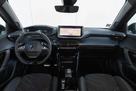 Miniaturansicht von Peugeot 2008 Allure 1.2 PureTech 130 Innere
