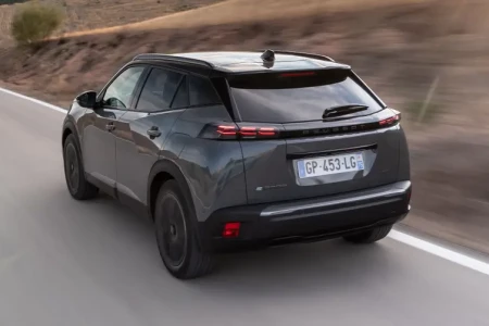 Miniaturansicht von Peugeot 2008 Allure 1.2 PureTech 130 Rückansicht