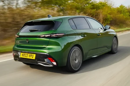 Náhled Peugeot 308 GT 1.2 PureTech 130 Zadní pohled