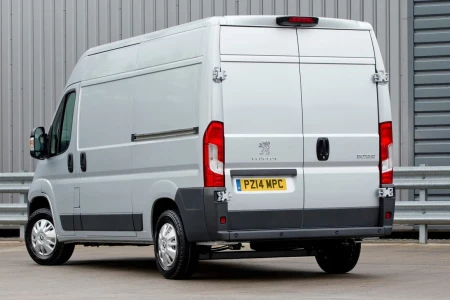 Náhled Peugeot Boxer L3H2 333 BlueHDi 120 Pro Zadní pohled