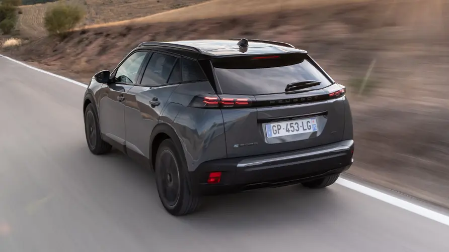 Peugeot E-2008 Active EV 50kWh 136 Zadní pohled