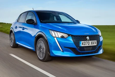 Náhled Peugeot E-208 Active EV 50kWh 136 Čelní pohled