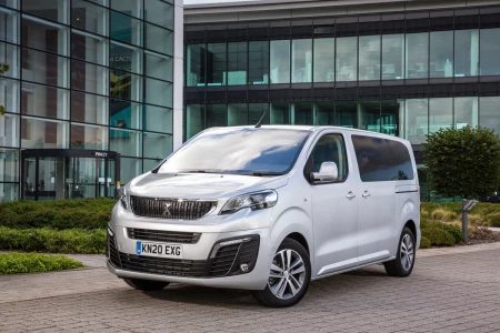 Miniaturansicht von Peugeot Traveller Long 2.0 BlueHDi 140 Business VIP Vorderansicht