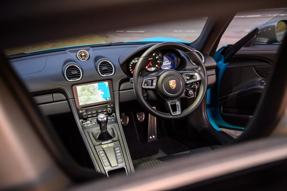 Porsche 718 Cayman GTS 4.0 Interiér