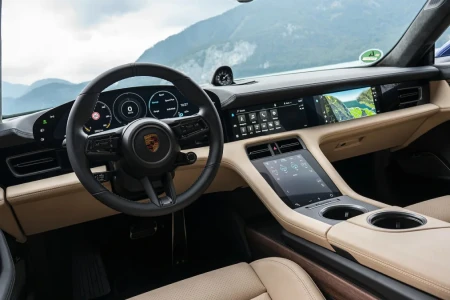 Náhled Porsche Taycan 4S Interiér