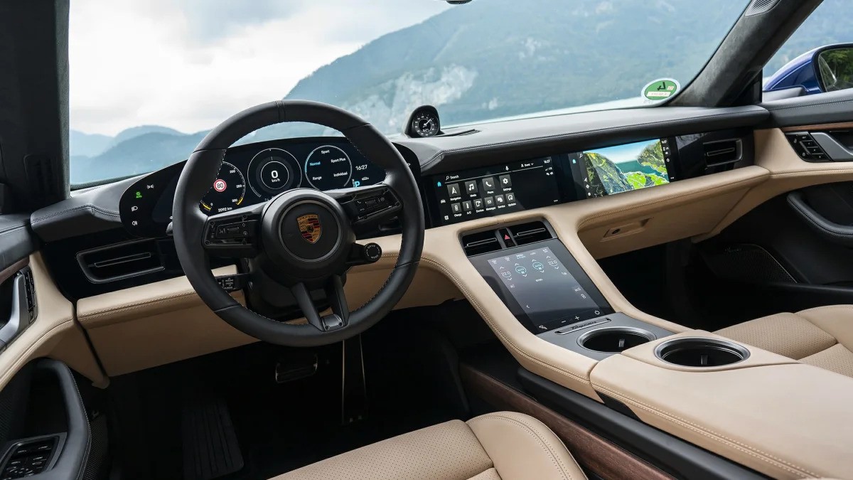 Porsche Taycan 4S Interiér
