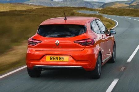 Miniaturansicht von Renault Clio TCe 90 Initiale Paris Rückansicht