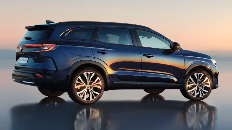 Renault Espace TCe 225 Initiale Paris 7P Pohľad zozadu