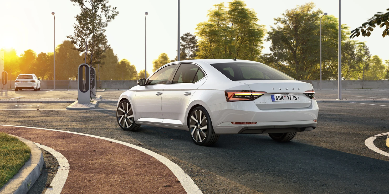 Skoda Superb 1.4 TSI PHEV Business Edition Plus Rear view