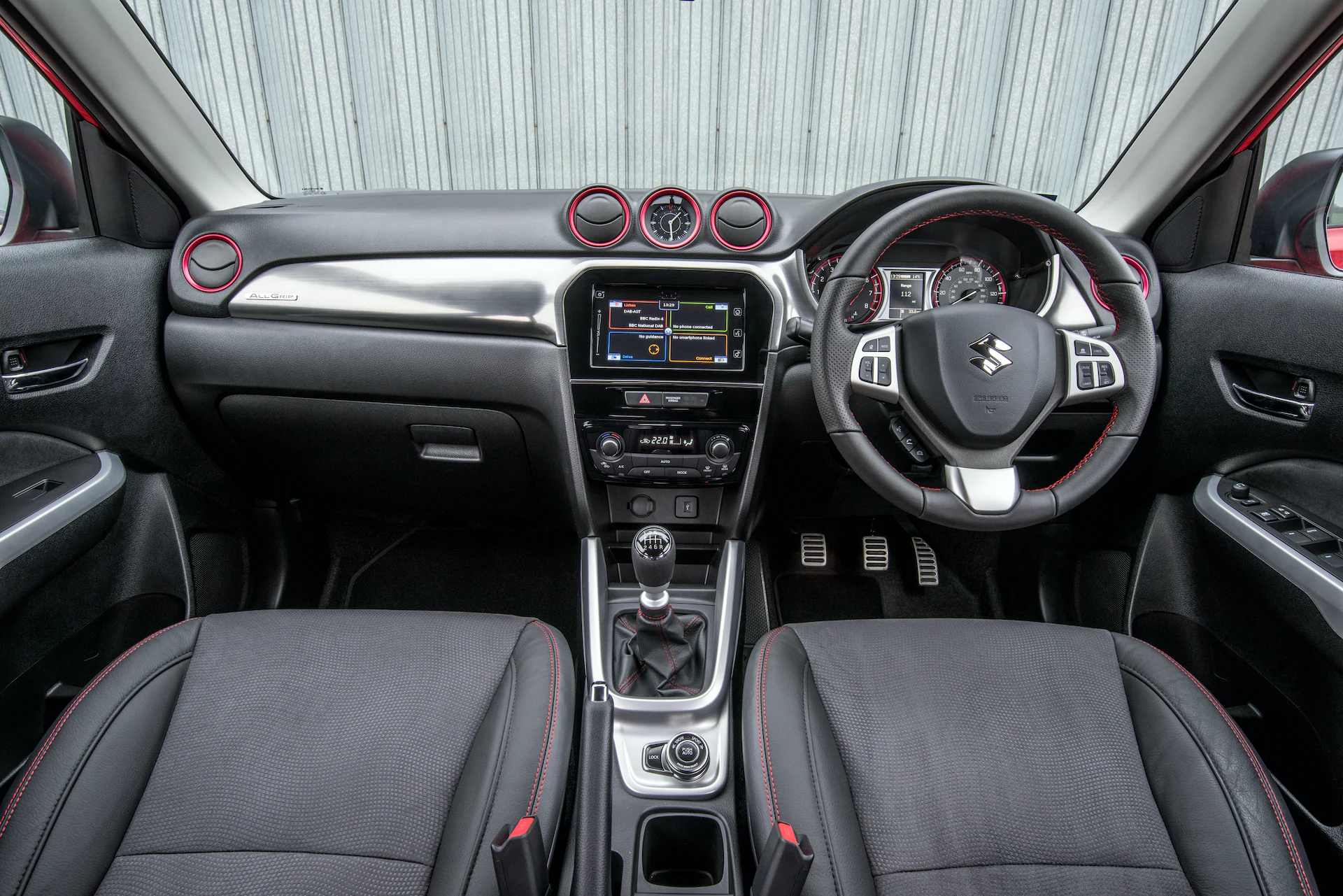 Suzuki Vitara 1.4 Boosterjet Smart Hybrid Select Interiér