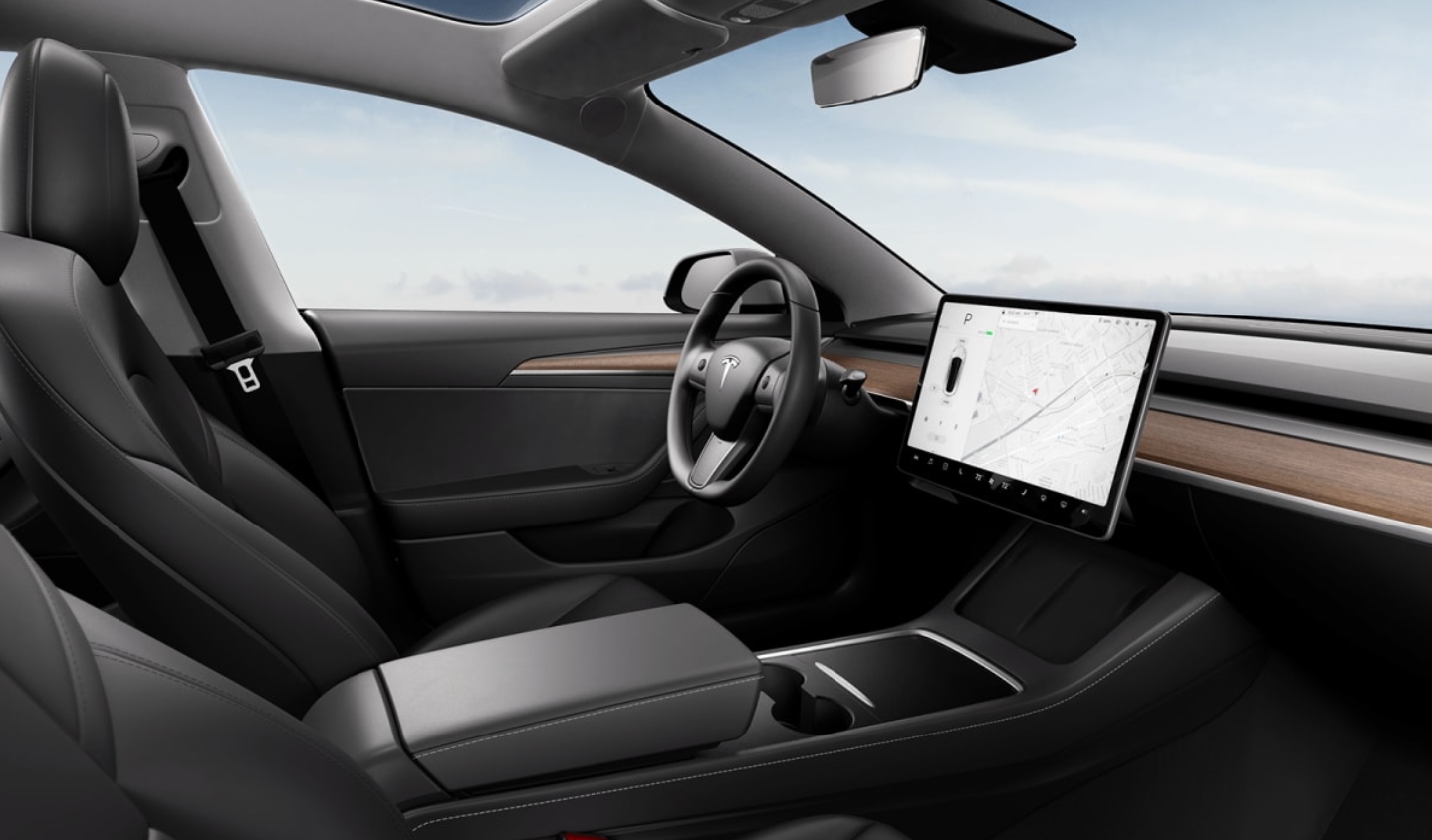 Tesla Model 3 Long Range AWD Interiér