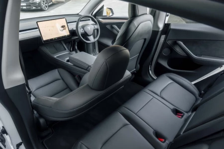Náhľad Tesla Model Y Long Range AWD Interiér