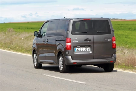 Miniaturansicht von Toyota Proace Shuttle Medium 2.0 D-4D 122hp Cool Comfort Rückansicht