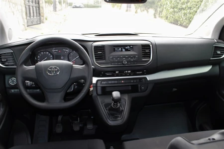 Miniaturansicht von Toyota Proace Shuttle Medium 2.0 D-4D 122hp Cool Comfort Innere