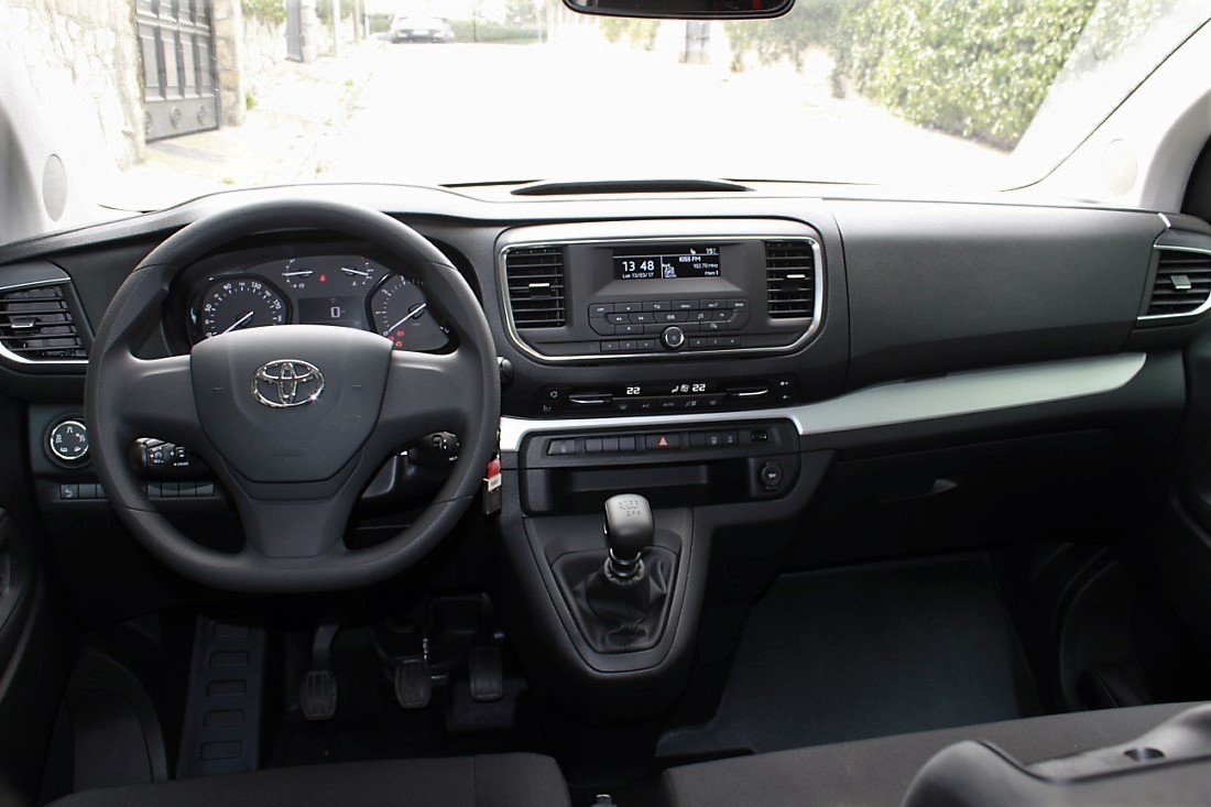Toyota Proace Shuttle Medium 2.0 D-4D 122hp Cool Comfort Innere
