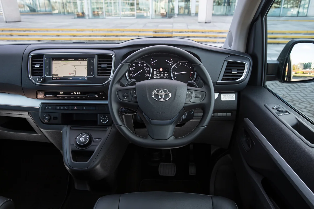 Toyota Proace Verso Medium 2.0 D-4D 122hp Dynamic Interiér
