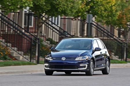 Náhled Volkswagen E-Golf E-dition 2020 Čelní pohled