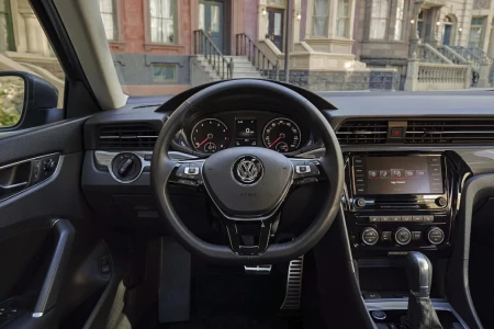 Náhled Volkswagen Passat 2.0 TSI 190hp R-Line Business+ Interiér