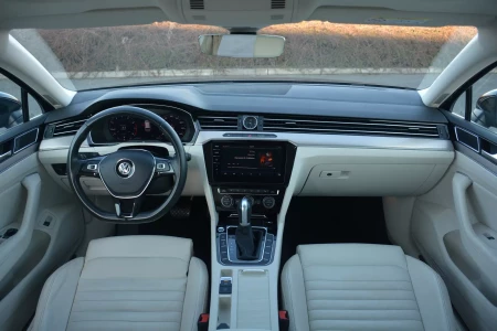 Thumbnail of Volkswagen Passat Variant 2.0 TDI 190hp R-Line Business+ Interior
