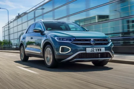Miniaturansicht von Volkswagen T-Roc 2.0 TSI 4Motion R Vorderansicht