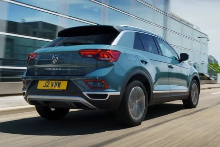 Miniaturansicht von Volkswagen T-Roc 2.0 TSI 4Motion R Rückansicht
